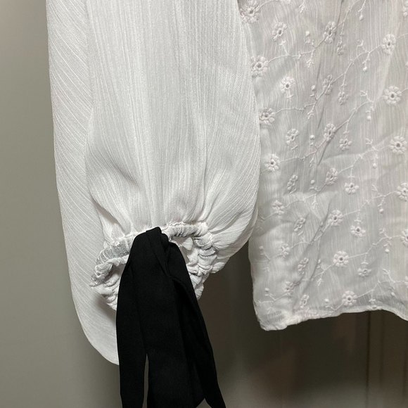 SOLD! CeCe Tie Neck & Cuffs Floral Eyelet Top In Soft Ecru size PL White - Picture 6 of 8